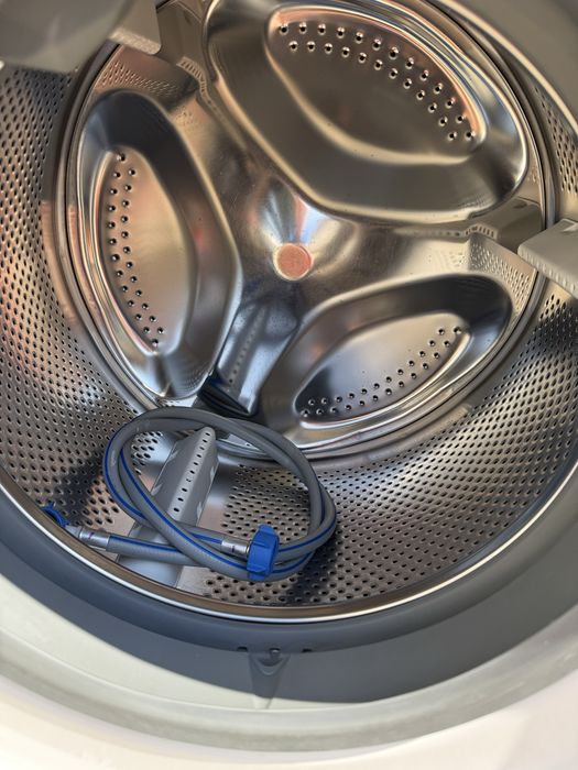 Продавам пералня Whirlpool