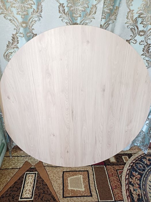 Продам стол круглый.