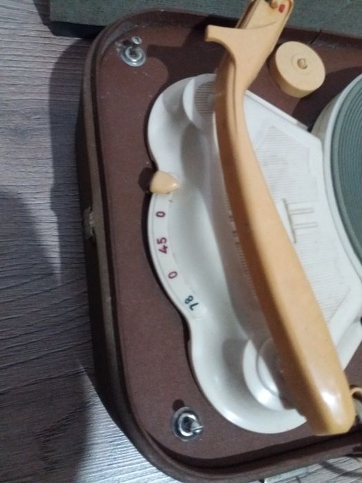 Vand 2 buc. pick-up vechi ani 60-70