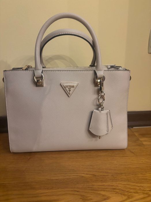 Дамска чанта GUESS