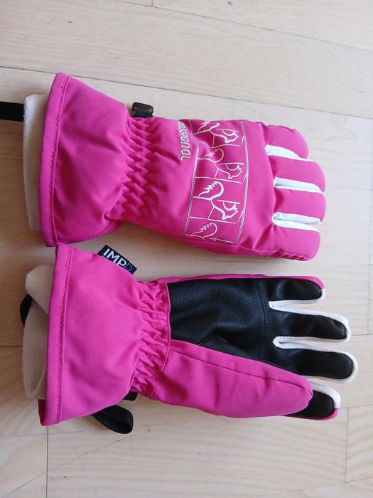 Ски оборудване за деца: каски, маски, ръкавици, протектор за гръб