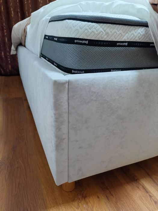 Продам кровать с матрасом