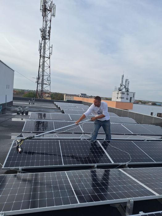 Spălare,curățare a panourilor fotovoltaice