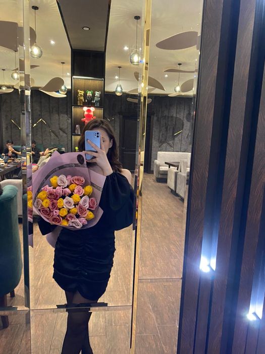 Атласное черное платье