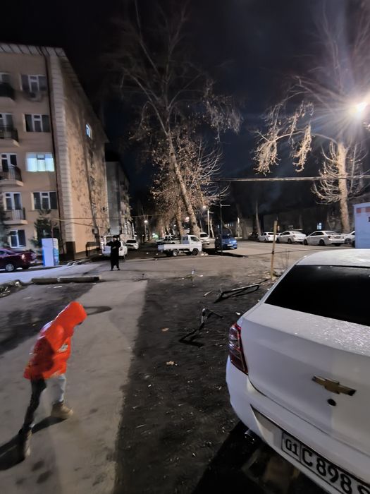 Помещение под офис магазин оптеку 34 м2. Кирпичный дом. Вдоль дороги