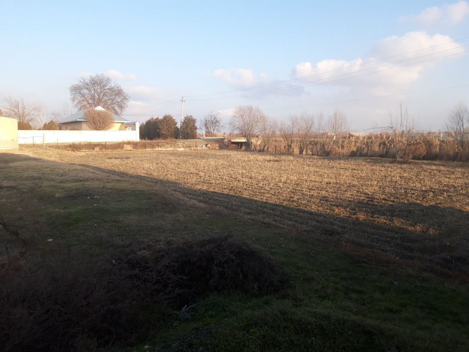 Ховли жой сотилади (база учун жуда кулай)