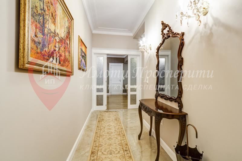 Дава се под наем Тристаен апартамент в София, Център - 160 кв.м за 2100 € - Снимка #10