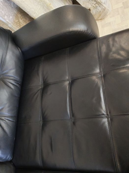 Срочно продам диван кожаный