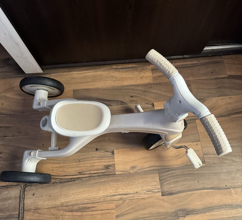 Триколка 4в1 бежов цвят