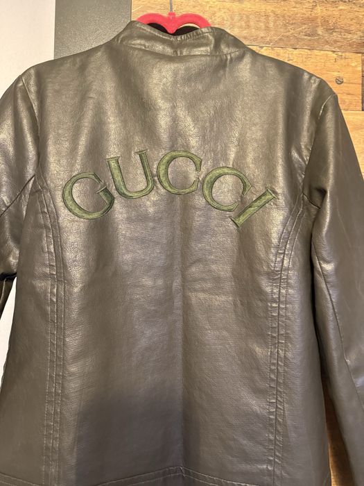 Тъмнозелено кожено яке