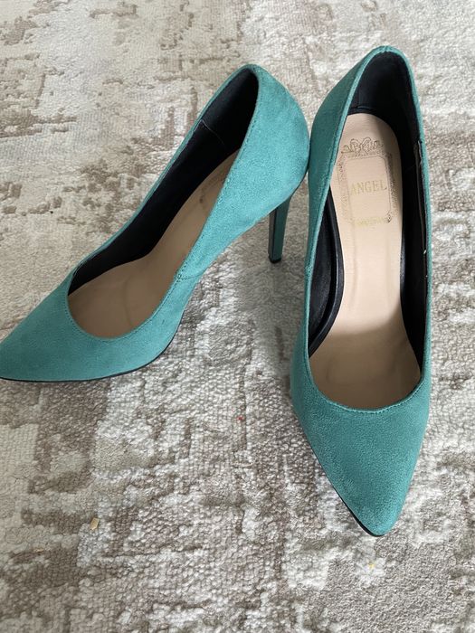 Продам туфельки замшевые