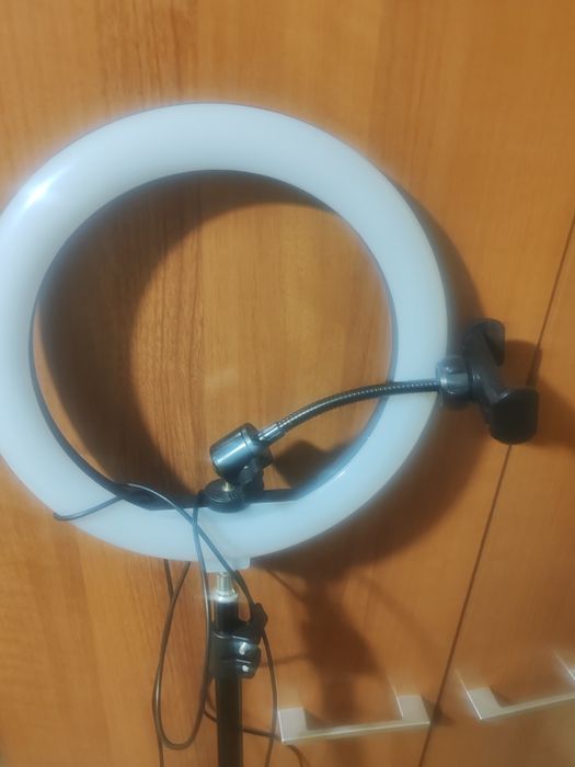 Продавам ринг лампа