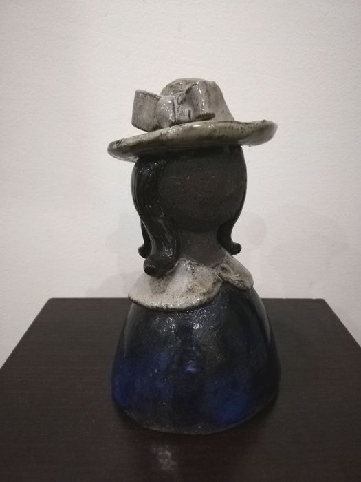 Керамична фигурка – камбанка, ръчна изработка. Арт керамика.