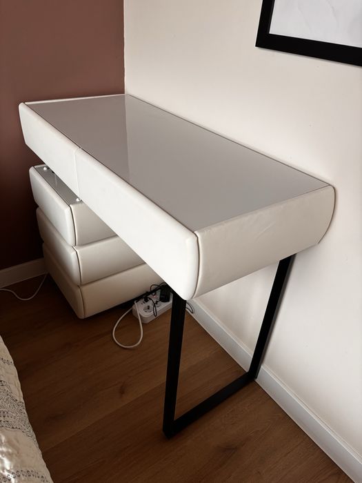 Уникална Тоалетка в бял/крем разтягаща се