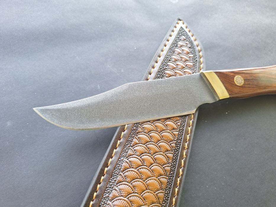 Ловен нож с кожена кания