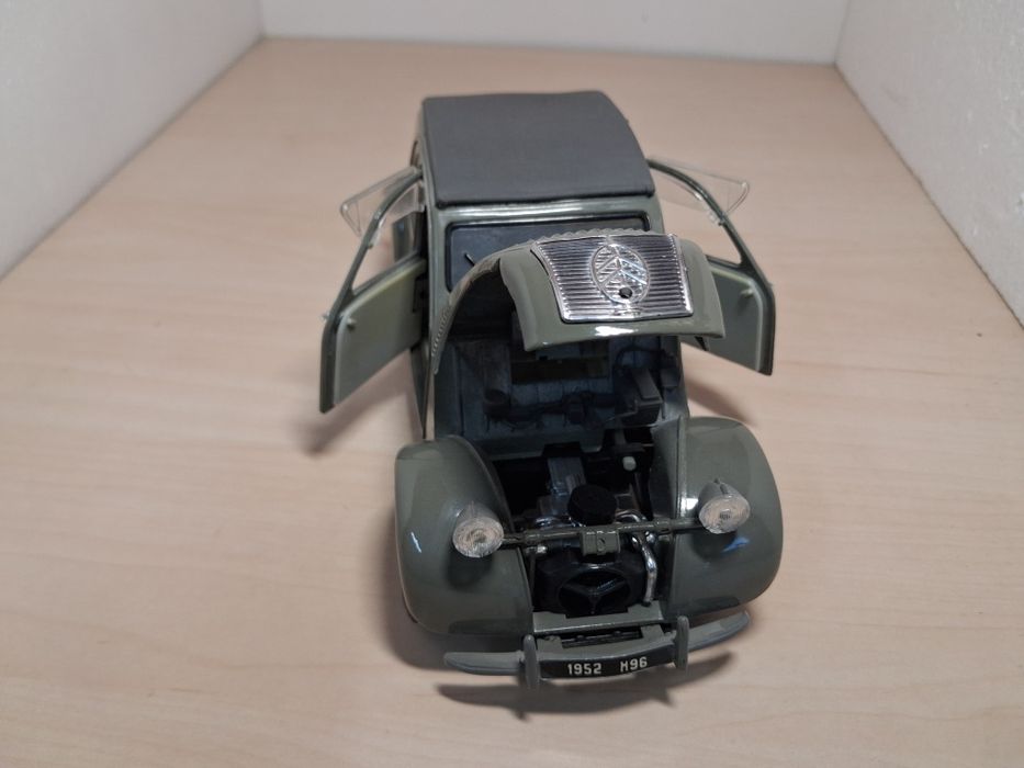 Citroen 2CV maisto 1:18