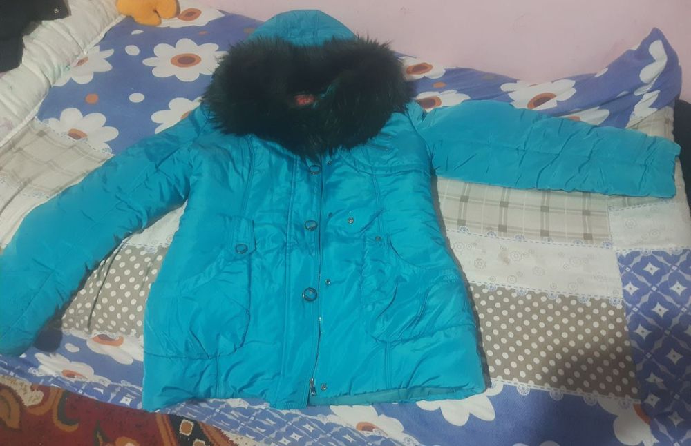 Ayollar qishki kurtkasi