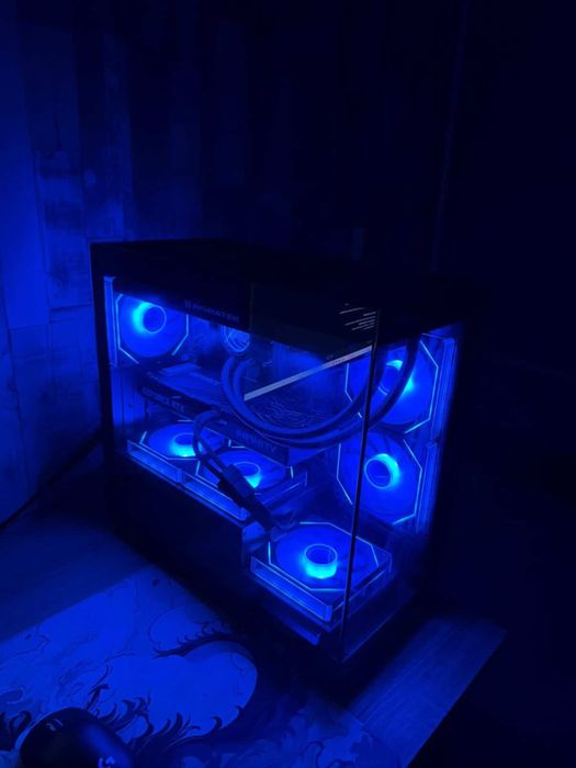 Геймърски Висок Клас Компютър с 5070 и 7 7800X3D