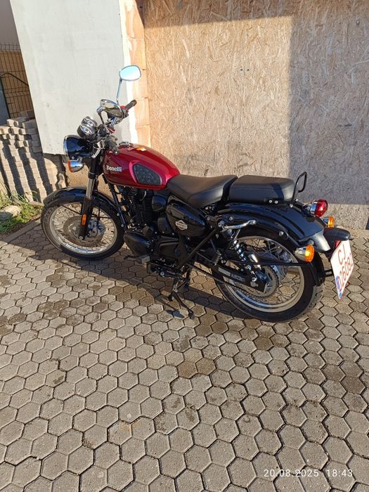 Motocicleta Benelli Imperiale 400