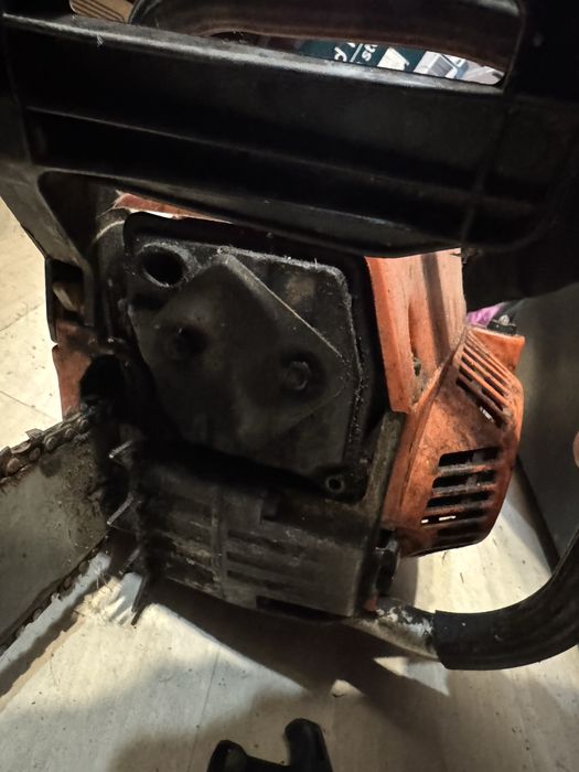 бензинова резачка за дърва за части или ремонт