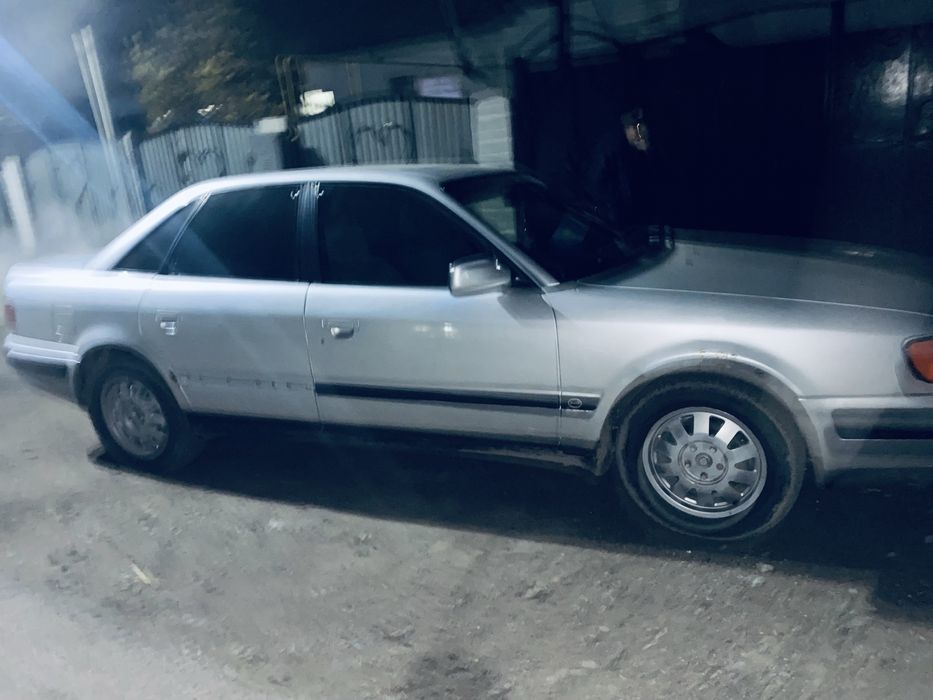 машина Ауди 100 абиом 2