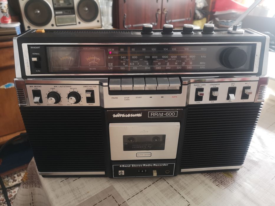 Продавам немски радиокасетофон