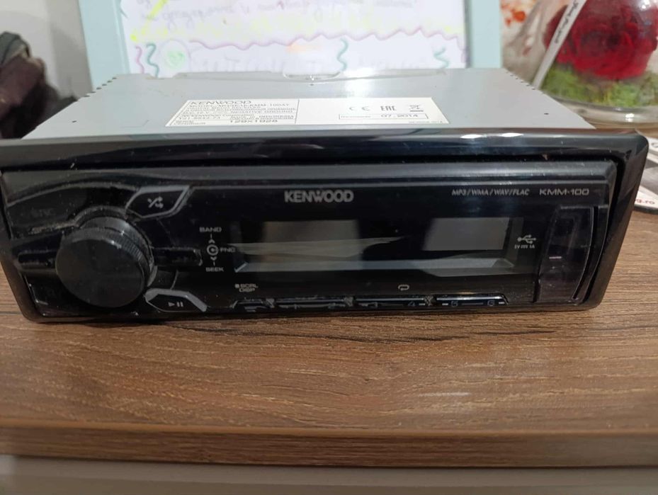 Авто mp3-радио плеър  Kenwood KMM-100AY+преходна рамка за Peugeot 206