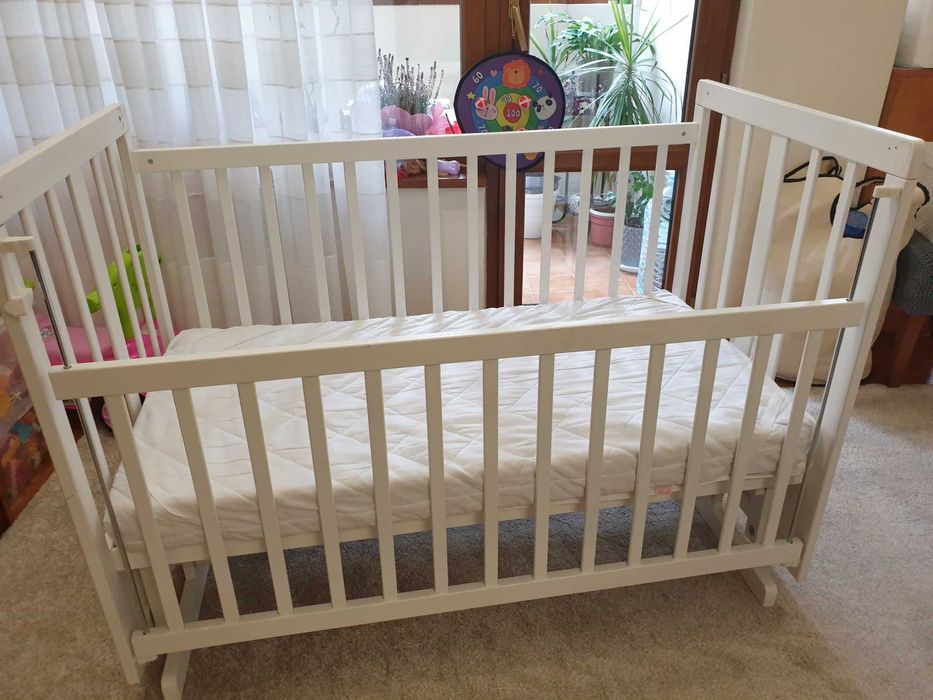 Дървено легло - люлка  Venus Tahterevalli 120x60, подарок- матрак с калъф