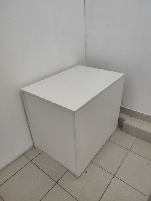 Продам ресепшен тумбу и стеллаж