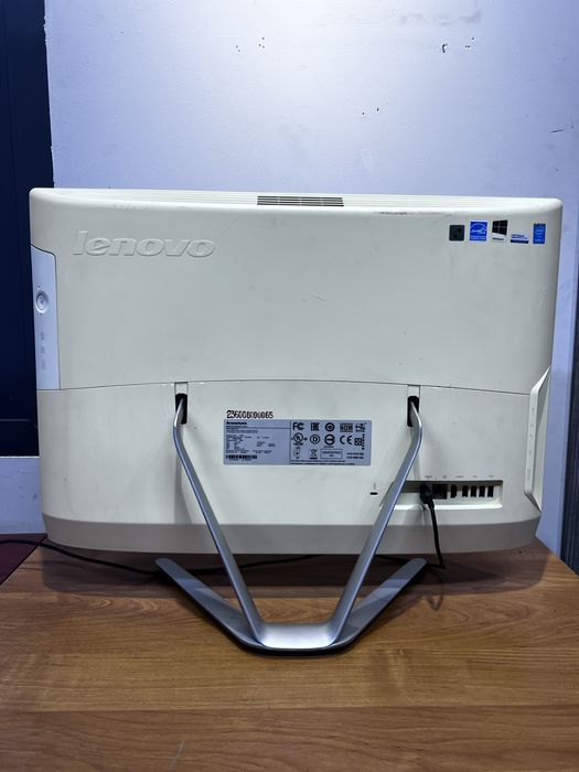 Моноблок Lenovo Core i3