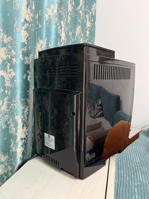 Espressor Delonghi Cappuccino impecabil+decalcifiant cadou pt 6 luni