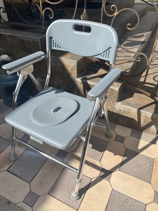 Продам кресло туалет