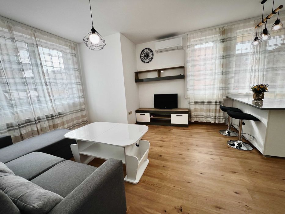 Дава се под наем Тристаен апартамент в София, Център - 78 кв.м за 816 € - Снимка #2