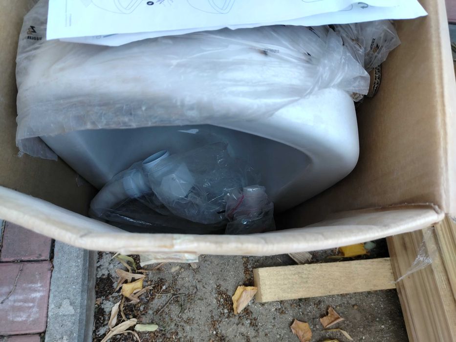 Vând bideu nou in cutie