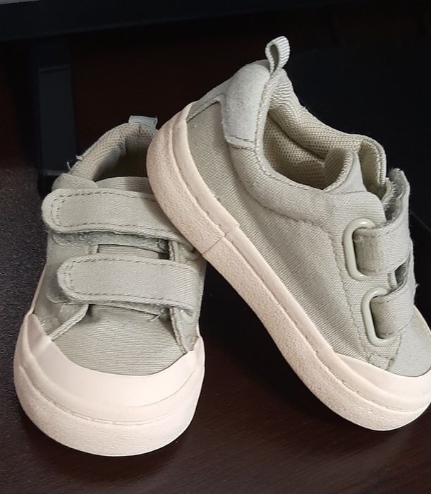 Кецове от брезент

H&M