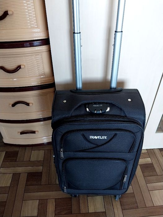 Продам срочно чемодан