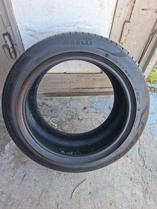 Продам шину 305/40/20 пирелли