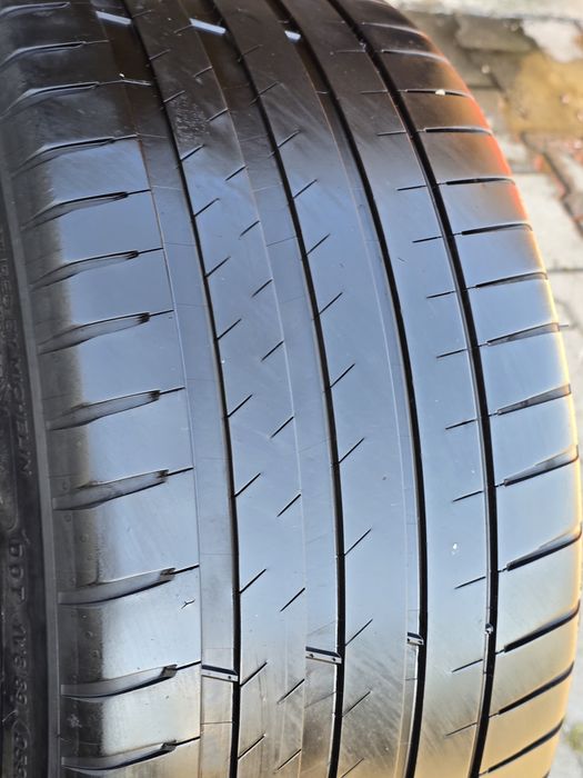 235 40 18 Michelin