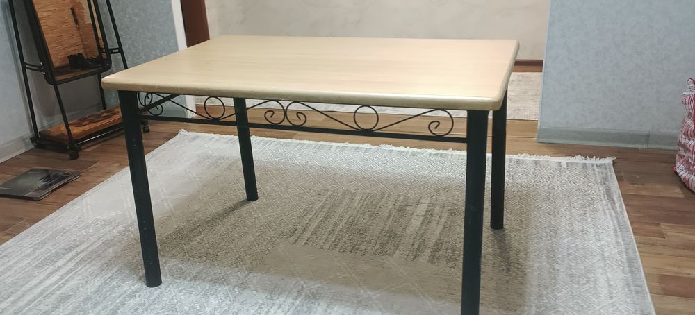 Продам кухонный стол