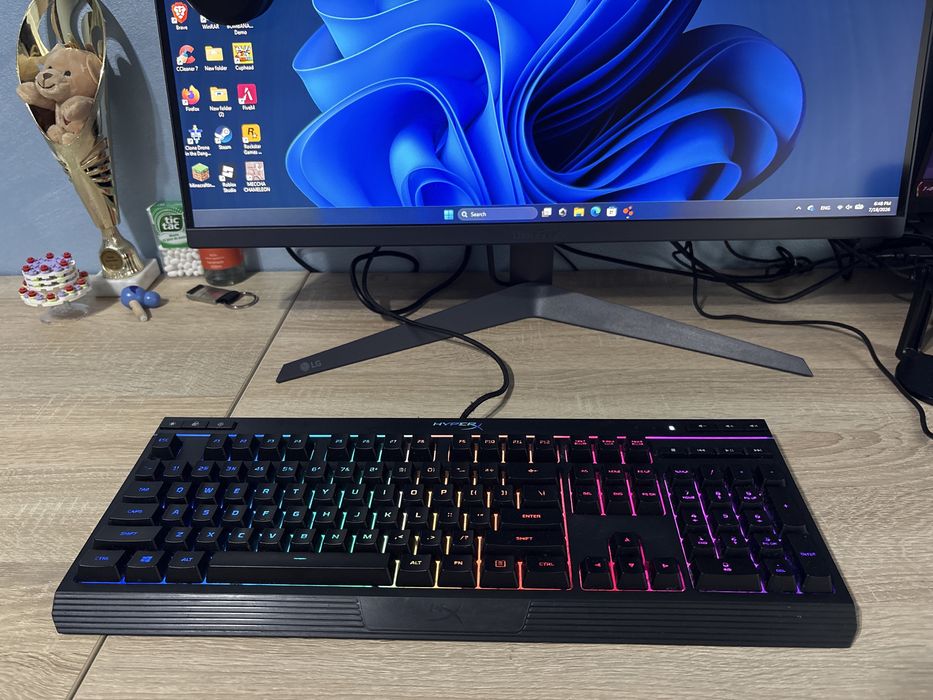 Tastatură gaming + mouse pad cadou