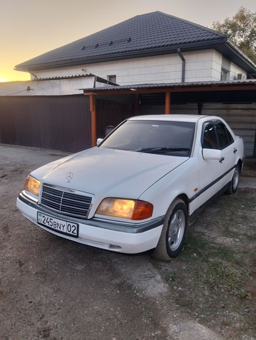 Мерседес с 180  белый