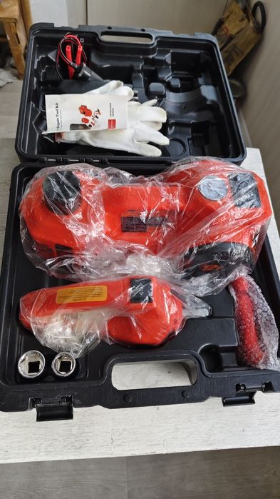 Домкрат 3 в 1 . 12в