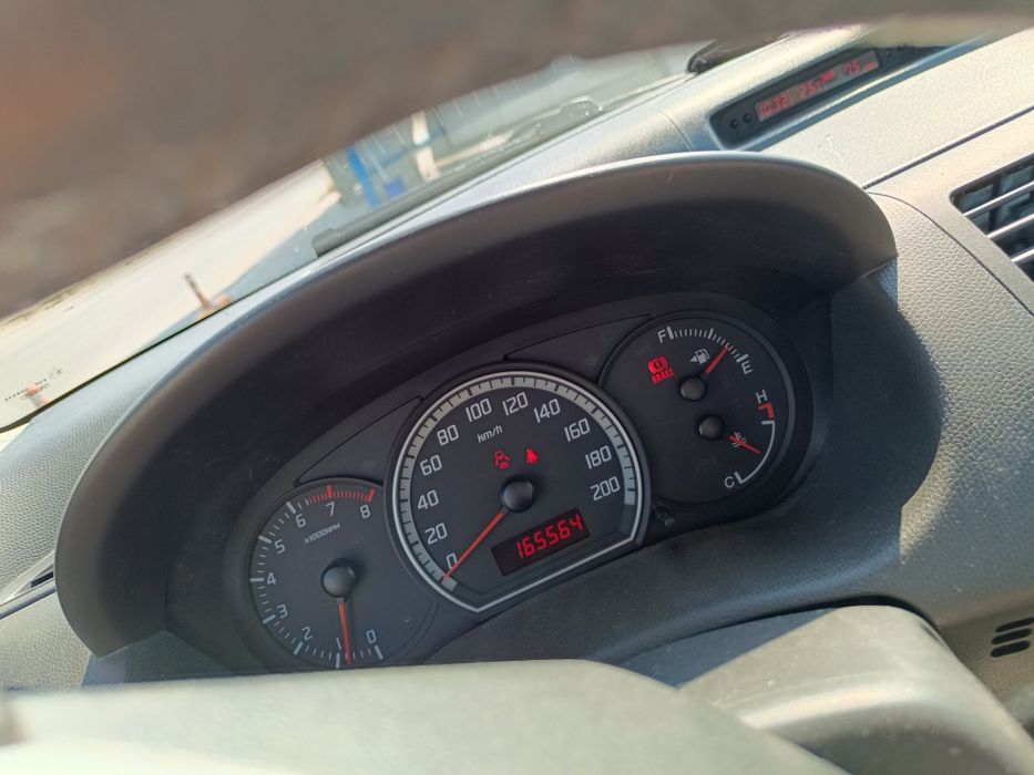 Продавам Сузуки Суифт