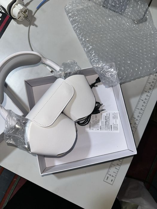 Air pods max.
