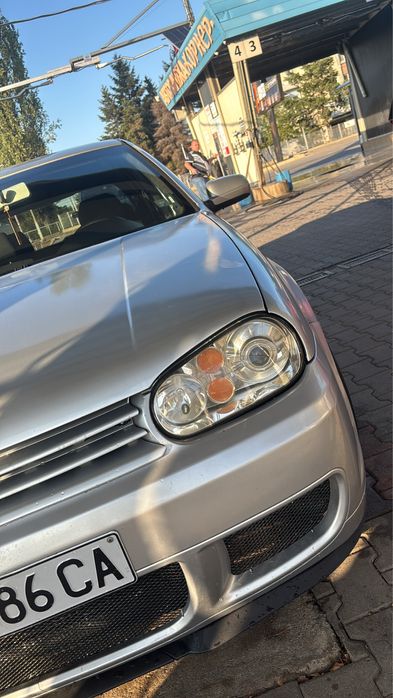 Продавам Фарове r32