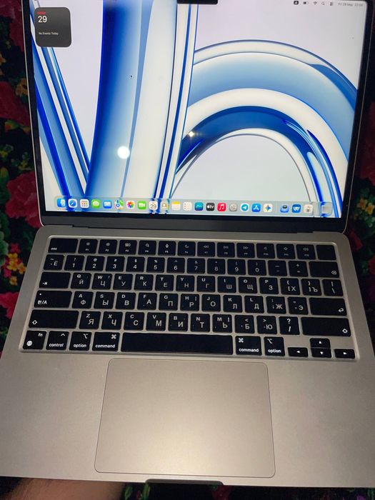 macbook air m2 13dyu