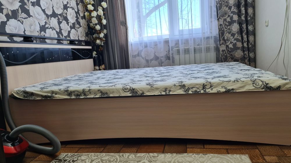 Двухспальняя кровать