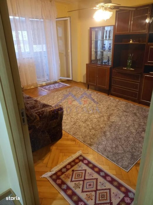 Apartament 3 camere, decomandat, Cetate, Lic. Sportiv, et.3, 2 bai