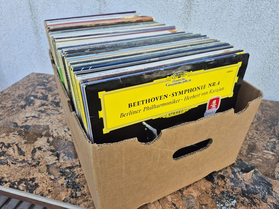 Vând 100 discuri Vinil colectia Deutsche Grammophon muzica clasica