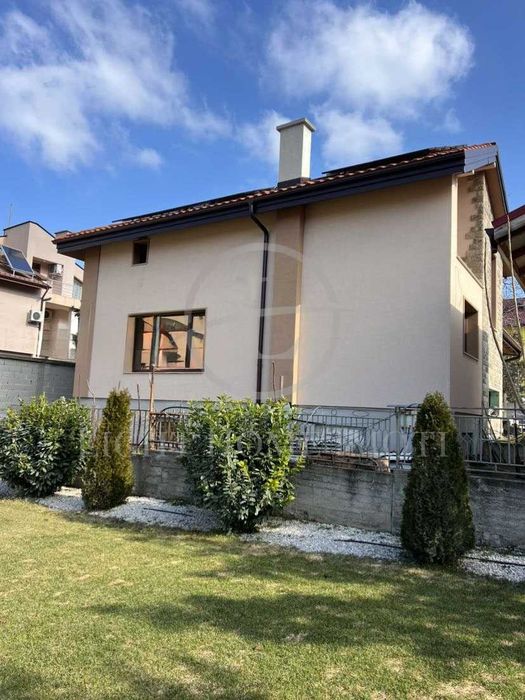 Продава се Къща в с. Марково, Област Пловдив - 334 кв.м за 1069 €/кв.м - Снимка #2